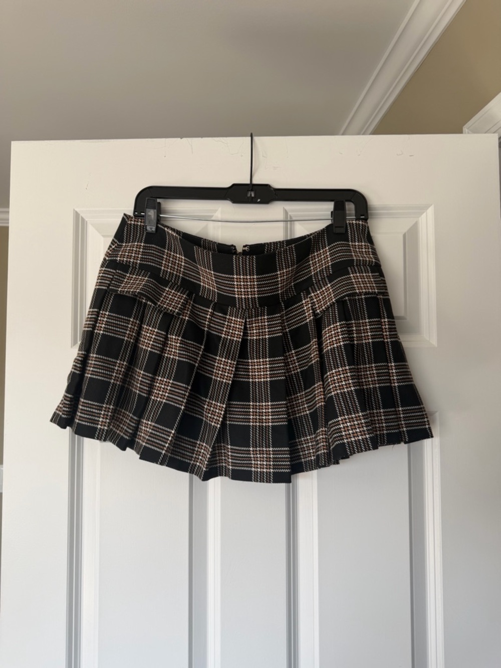 Alice + Olivia Black and Tan Plaid Pleated Mini Skirt